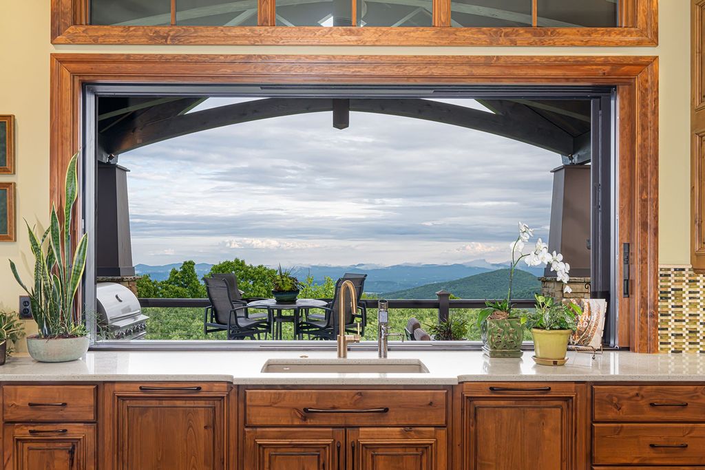 Hendersonville Retreat: Unparalleled Views and Exquisite Design Priced at $4.2 Million