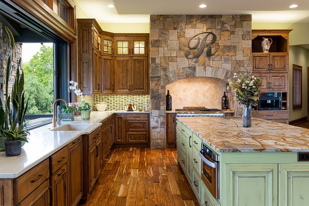 Hendersonville Retreat: Unparalleled Views and Exquisite Design Priced at $4.2 Million