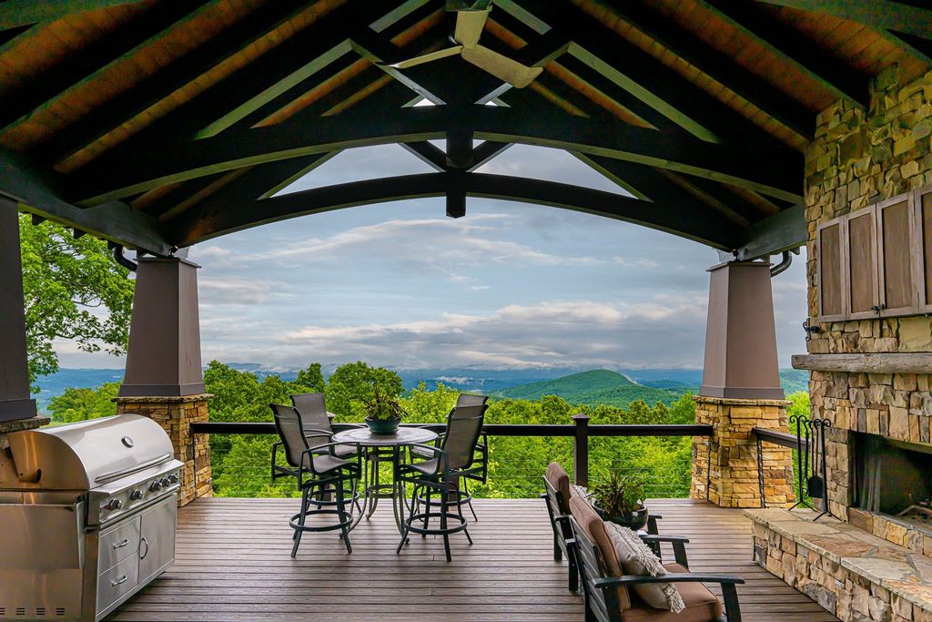 Hendersonville Retreat: Unparalleled Views and Exquisite Design Priced at $4.2 Million