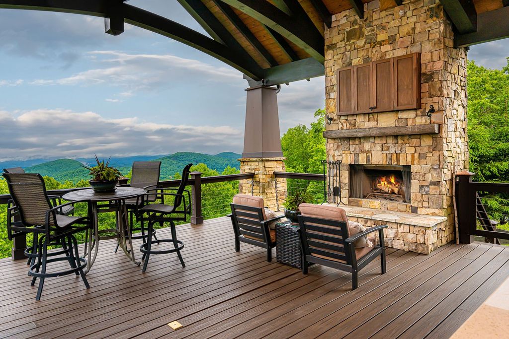 Hendersonville Retreat: Unparalleled Views and Exquisite Design Priced at $4.2 Million