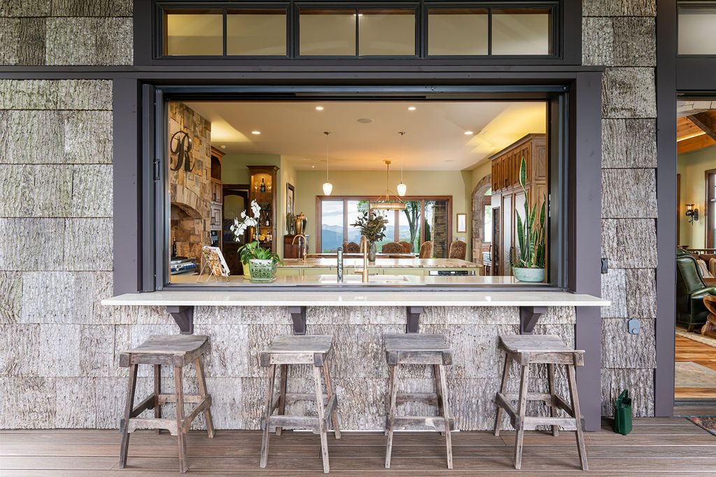 Hendersonville Retreat: Unparalleled Views and Exquisite Design Priced at $4.2 Million