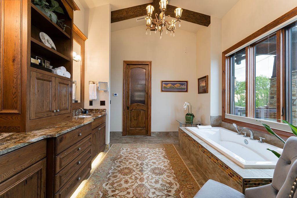 Hendersonville Retreat: Unparalleled Views and Exquisite Design Priced at $4.2 Million