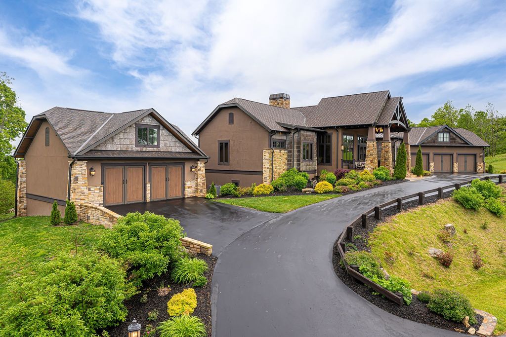 Hendersonville Retreat: Unparalleled Views and Exquisite Design Priced at $4.2 Million