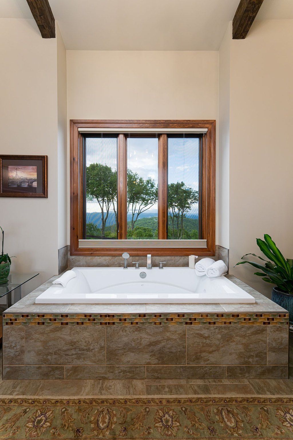 Hendersonville Retreat: Unparalleled Views and Exquisite Design Priced at $4.2 Million