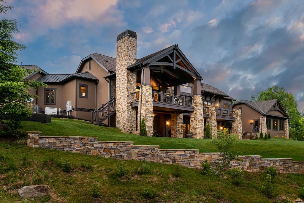 Hendersonville Retreat: Unparalleled Views and Exquisite Design Priced at $4.2 Million