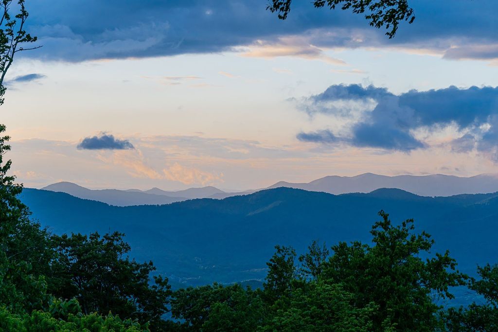 Hendersonville Retreat: Unparalleled Views and Exquisite Design Priced at $4.2 Million