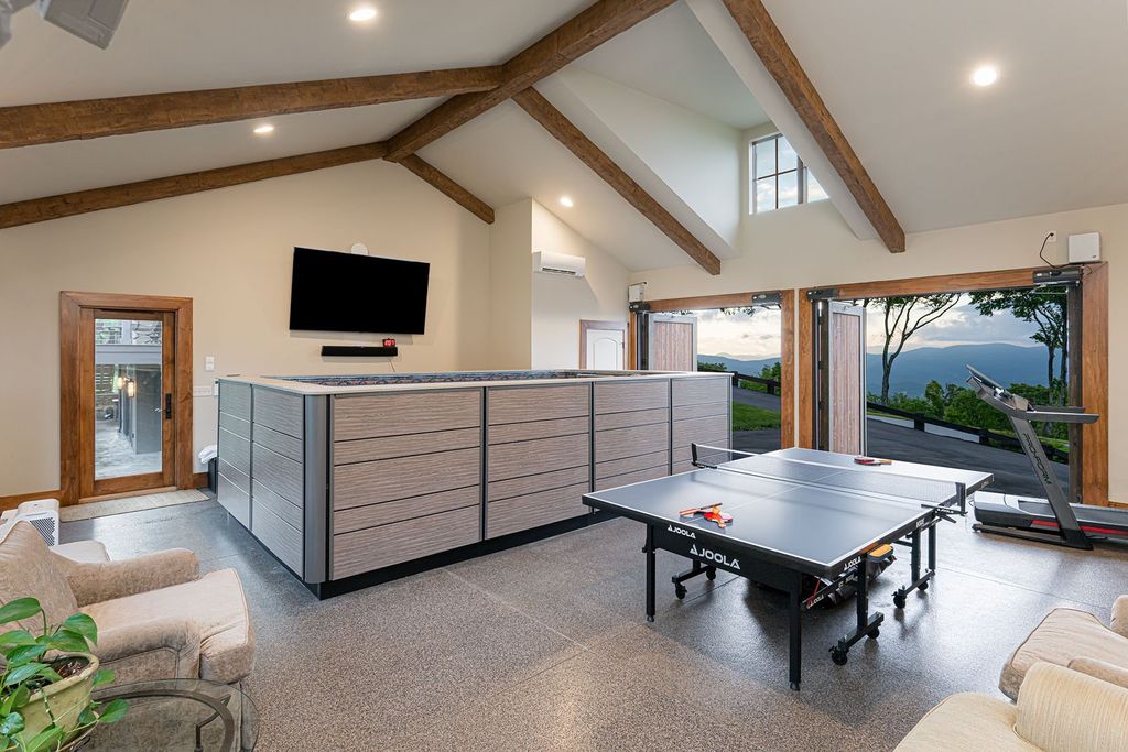 Hendersonville Retreat: Unparalleled Views and Exquisite Design Priced at $4.2 Million
