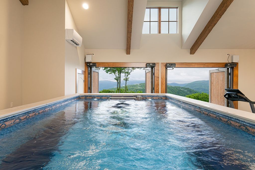 Hendersonville Retreat: Unparalleled Views and Exquisite Design Priced at $4.2 Million