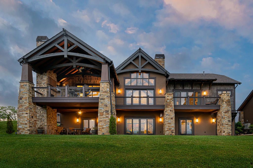 Hendersonville Retreat: Unparalleled Views and Exquisite Design Priced at $4.2 Million