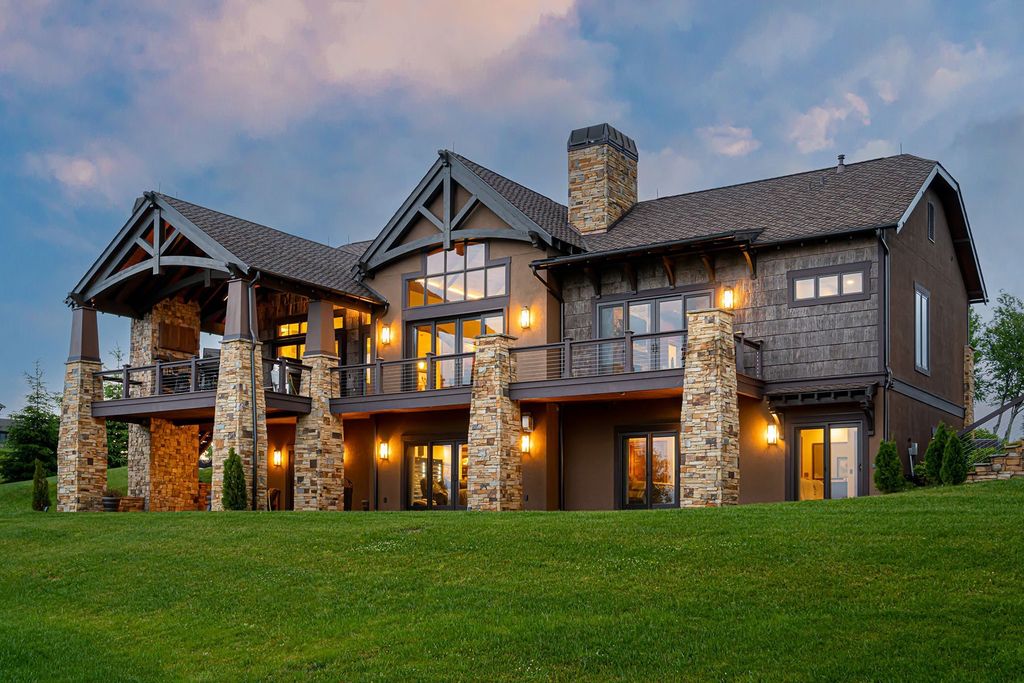 Hendersonville Retreat: Unparalleled Views and Exquisite Design Priced at $4.2 Million