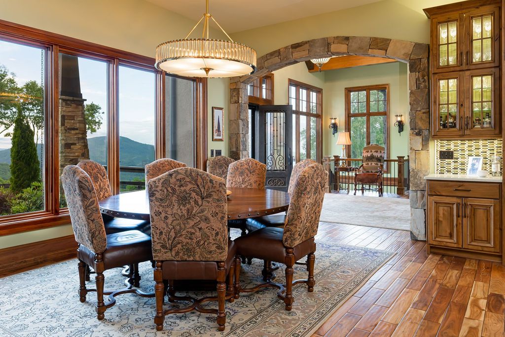 Hendersonville Retreat: Unparalleled Views and Exquisite Design Priced at $4.2 Million