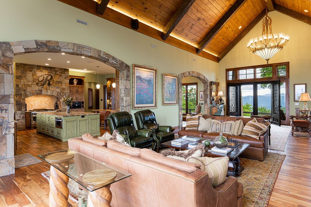 Hendersonville Retreat: Unparalleled Views and Exquisite Design Priced at $4.2 Million