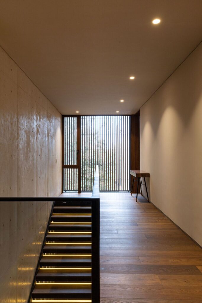 House PF for privacy and isolated spaces from outside by AE Arquitectos 1
