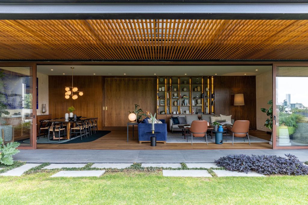 House PF for privacy and isolated spaces from outside by AE Arquitectos