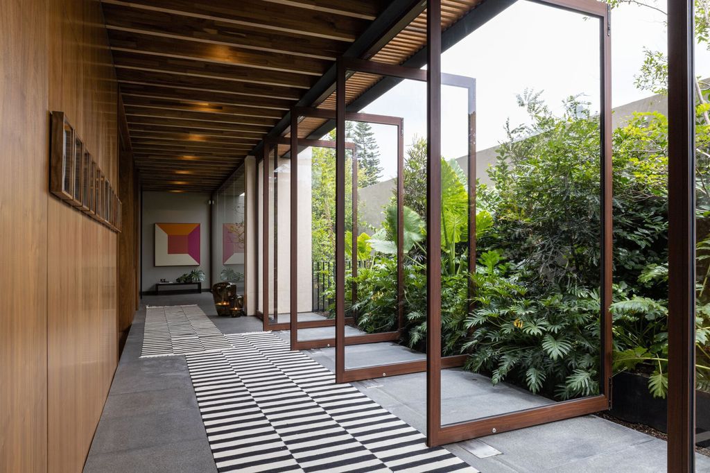 House PF for privacy and isolated spaces from outside by AE Arquitectos