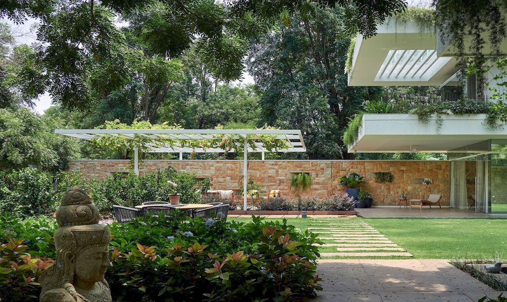 Hovering Gardens House in Pune, India by Niraj Doshi Design Consultancy