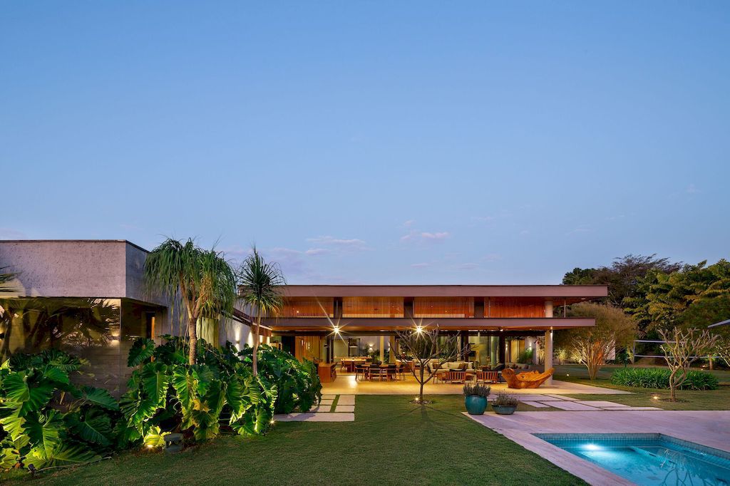 Mangabas Residence by Reinach Mendonça Arquitetos Associados