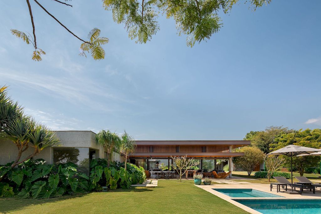 Mangabas Residence by Reinach Mendonça Arquitetos Associados