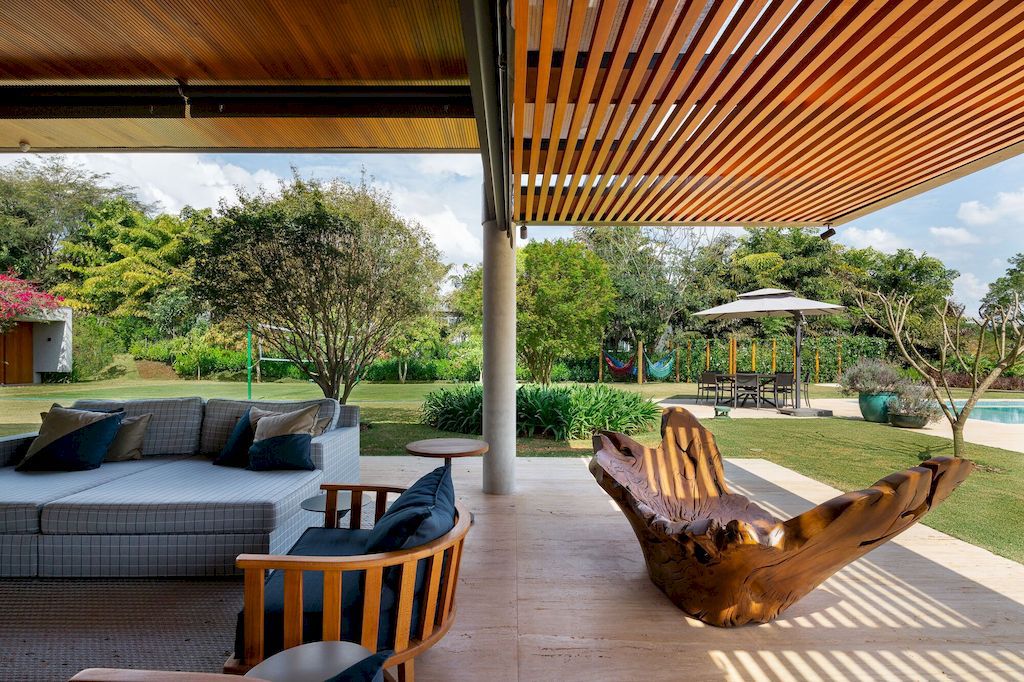 Mangabas Residence by Reinach Mendonça Arquitetos Associados
