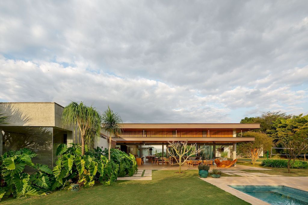 Mangabas Residence by Reinach Mendonça Arquitetos Associados