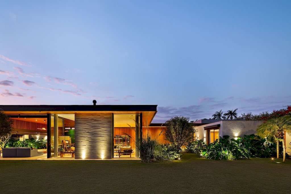 Mangabas Residence by Reinach Mendonça Arquitetos Associados