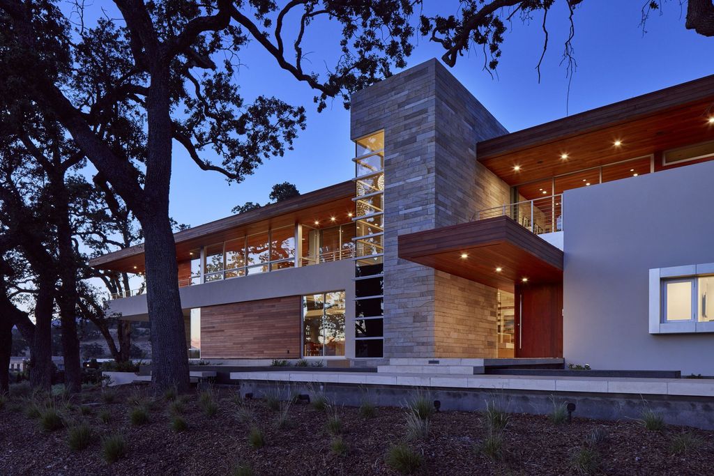 Oak Knoll house, harmony of architecture, nature by Swatt Miers Architects