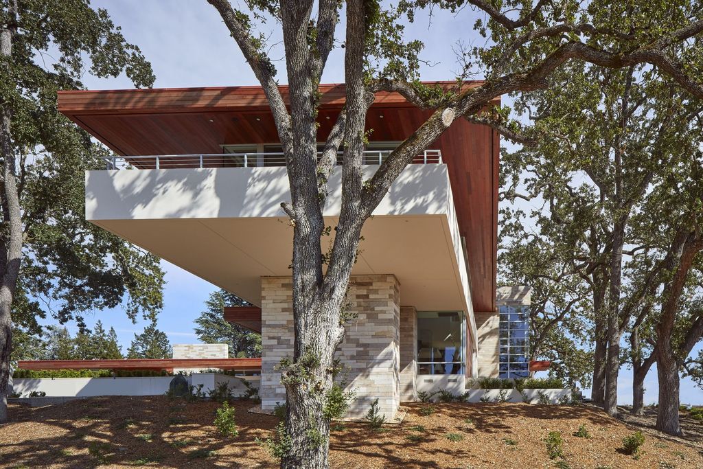 Oak Knoll house, harmony of architecture, nature by Swatt Miers Architects