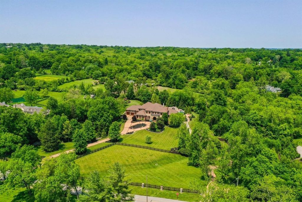 Opulent Cincinnati, OH Estate: Stunning Home with High-End Details Listed at $5.899M