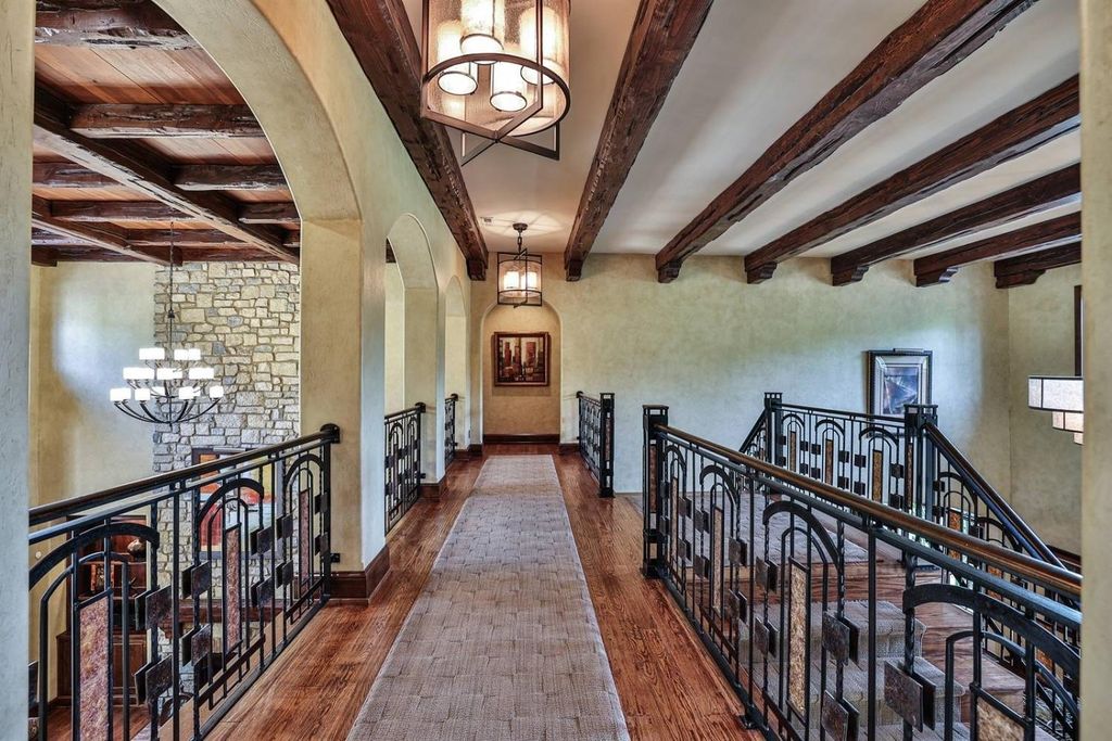 Opulent Cincinnati, OH Estate: Stunning Home with High-End Details Listed at $5.899M