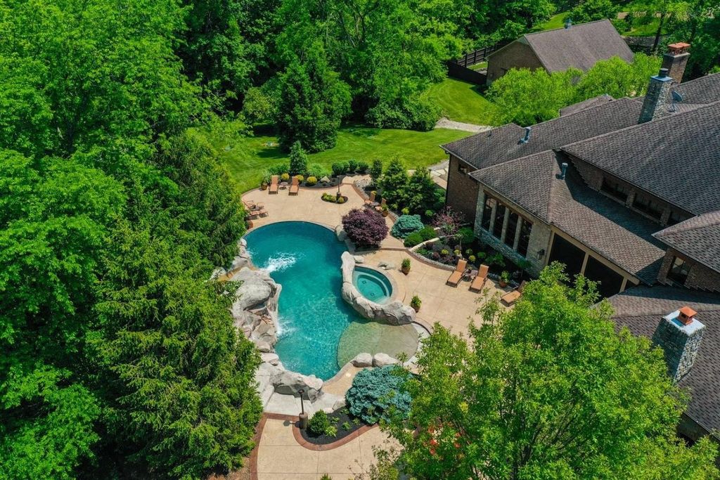 Opulent Cincinnati, OH Estate: Stunning Home with High-End Details Listed at $5.899M