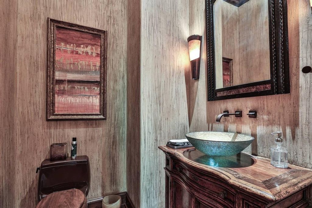 Opulent Cincinnati, OH Estate: Stunning Home with High-End Details Listed at $5.899M