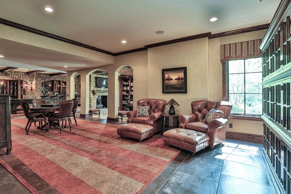 Opulent Cincinnati, OH Estate: Stunning Home with High-End Details Listed at $5.899M