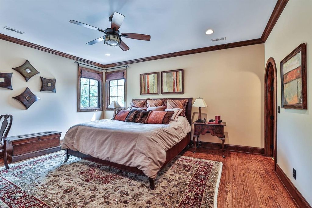 Opulent Cincinnati, OH Estate: Stunning Home with High-End Details Listed at $5.899M