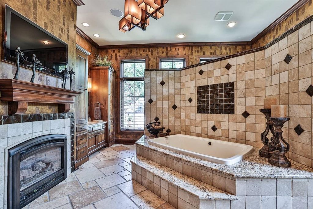 Opulent Cincinnati, OH Estate: Stunning Home with High-End Details Listed at $5.899M