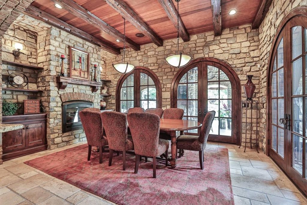 Opulent Cincinnati, OH Estate: Stunning Home with High-End Details Listed at $5.899M