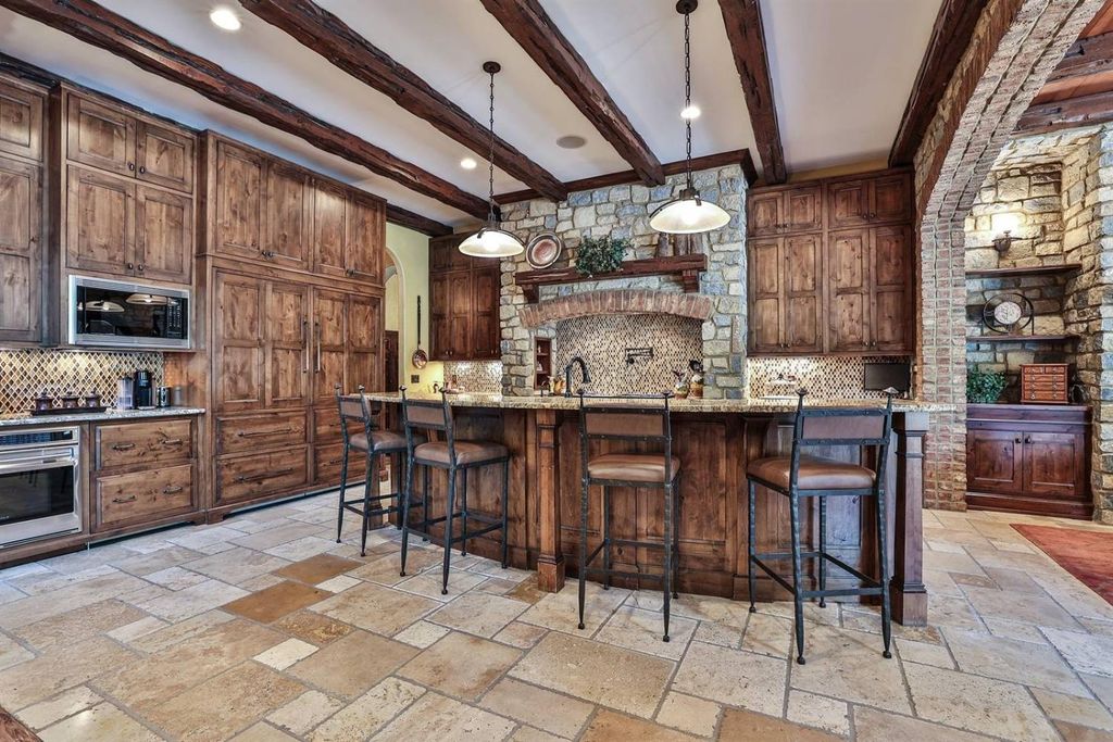 Opulent Cincinnati, OH Estate: Stunning Home with High-End Details Listed at $5.899M