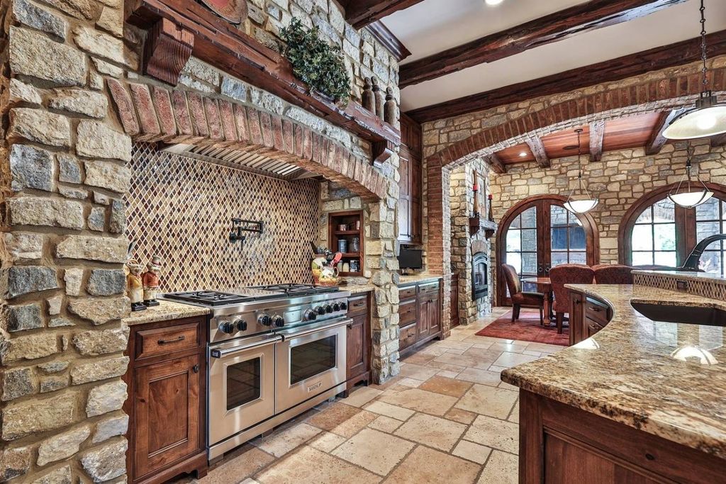 Opulent Cincinnati, OH Estate: Stunning Home with High-End Details Listed at $5.899M