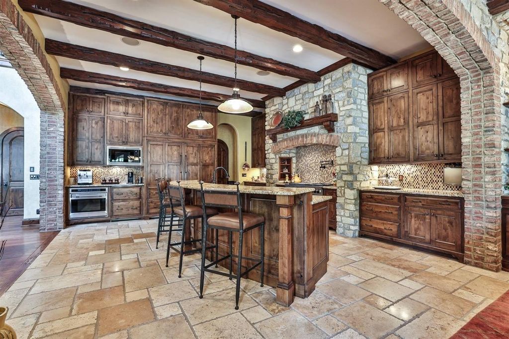 Opulent Cincinnati, OH Estate: Stunning Home with High-End Details Listed at $5.899M