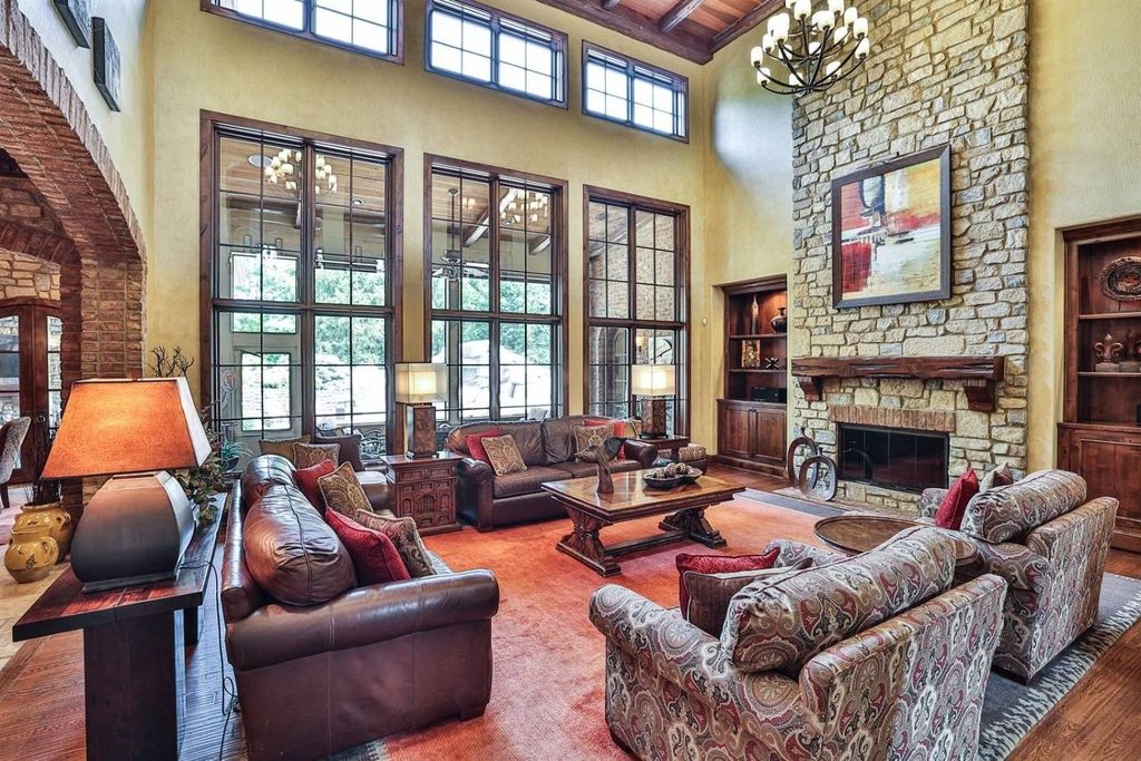Opulent Cincinnati, OH Estate: Stunning Home with High-End Details Listed at $5.899M