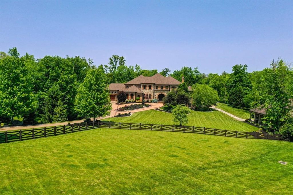 Opulent Cincinnati, OH Estate: Stunning Home with High-End Details Listed at $5.899M
