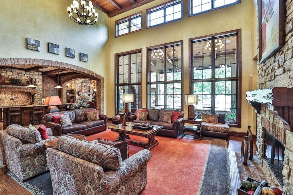 Opulent Cincinnati, OH Estate: Stunning Home with High-End Details Listed at $5.899M