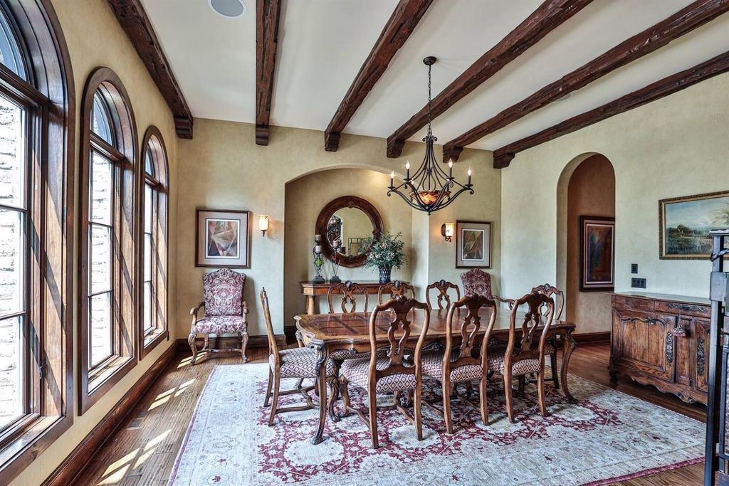 Opulent Cincinnati, OH Estate: Stunning Home with High-End Details Listed at $5.899M
