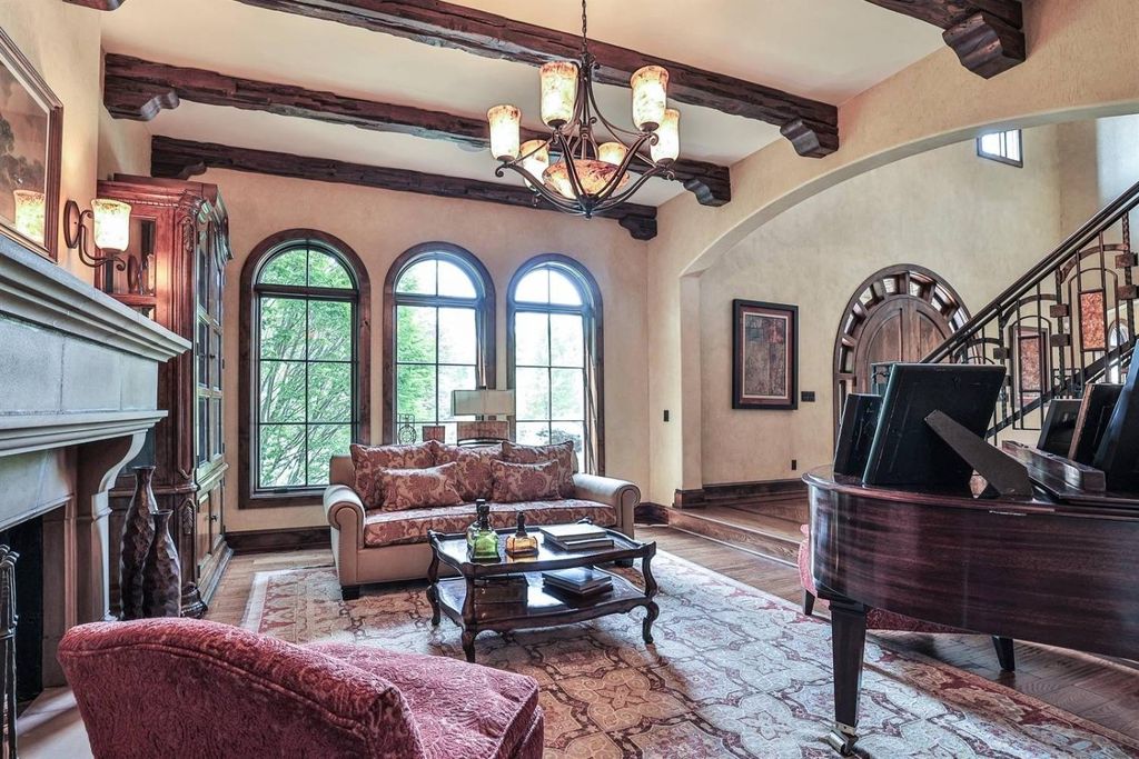 Opulent Cincinnati, OH Estate: Stunning Home with High-End Details Listed at $5.899M