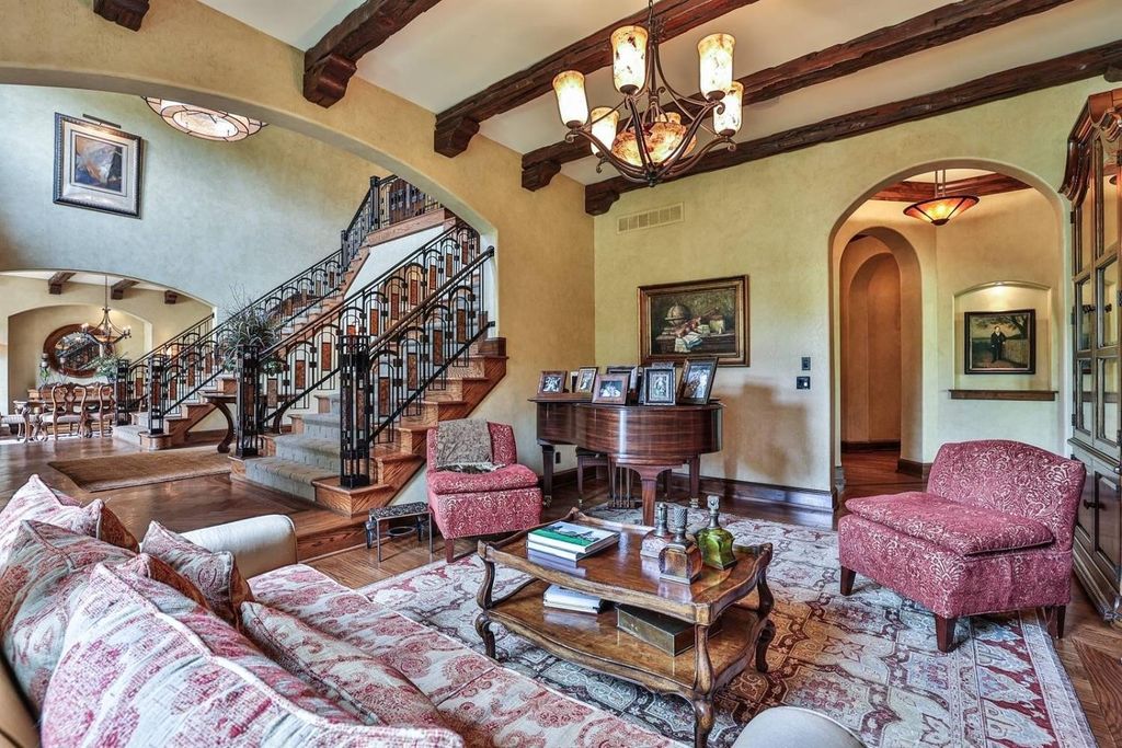 Opulent Cincinnati, OH Estate: Stunning Home with High-End Details Listed at $5.899M