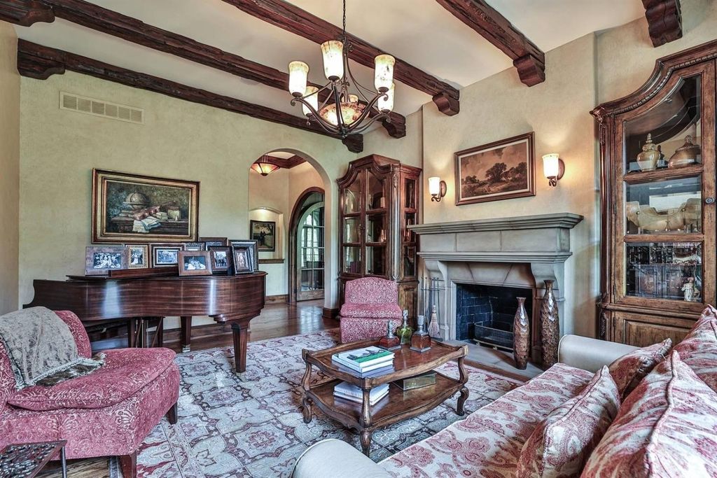 Opulent Cincinnati, OH Estate: Stunning Home with High-End Details Listed at $5.899M