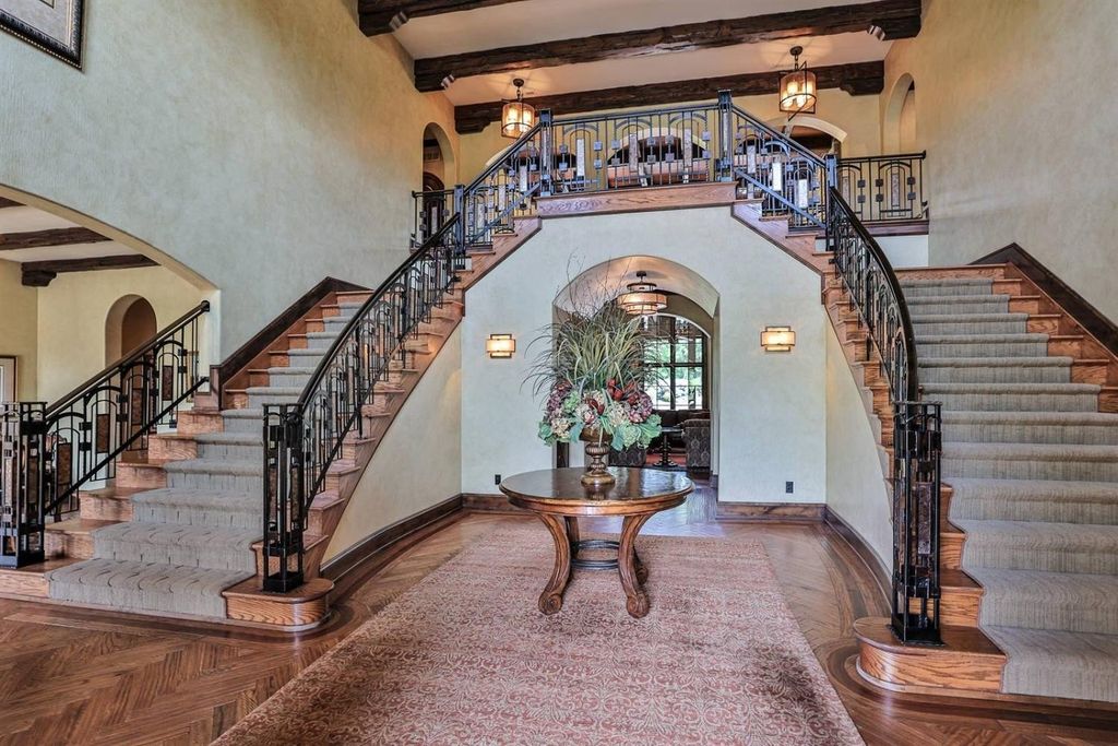 Opulent Cincinnati, OH Estate: Stunning Home with High-End Details Listed at $5.899M