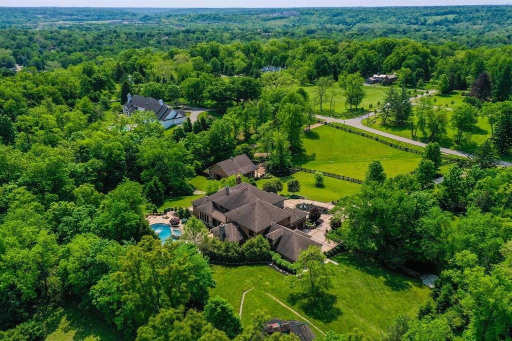 Opulent Cincinnati, OH Estate: Stunning Home with High-End Details Listed at $5.899M