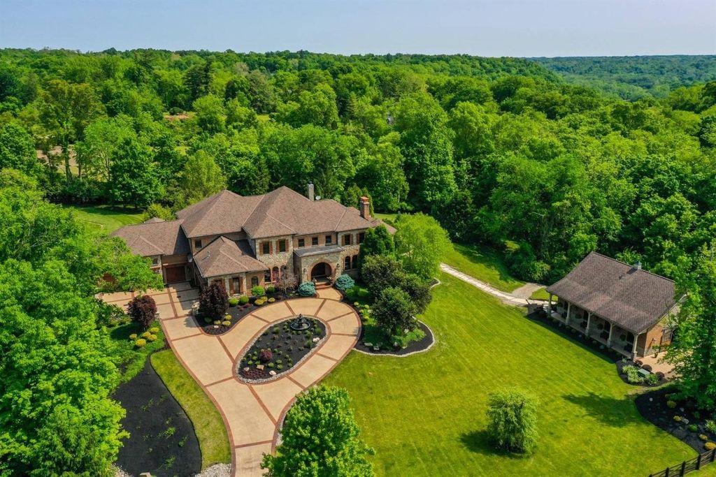 Opulent Cincinnati, OH Estate: Stunning Home with High-End Details Listed at $5.899M