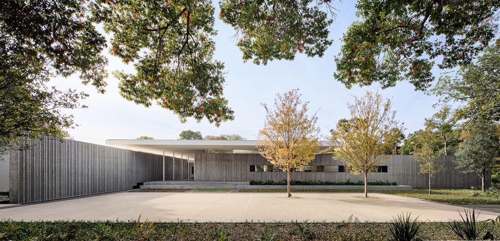 Preston Hollow Residence with Modern Design by Specht Architects 12