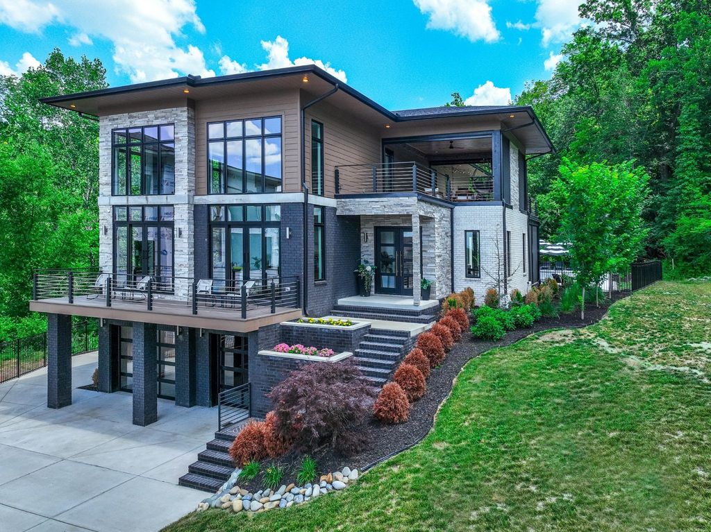 Spectacular Frank Lloyd Wright-Inspired Home: Privacy, Convenience, and Elegance at $2.299M